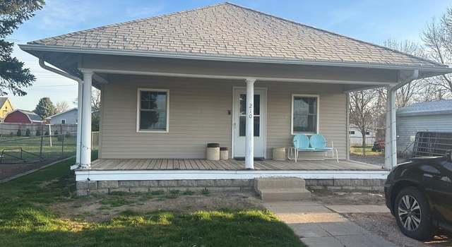 Photo of 210 E Pine St, Doniphan, NE 68832
