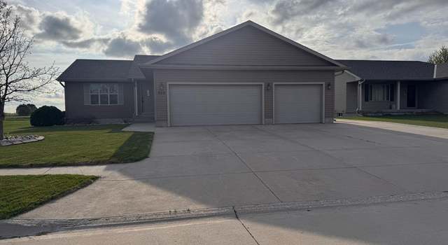 Photo of 922 Centre St, Grand Island, NE 68803