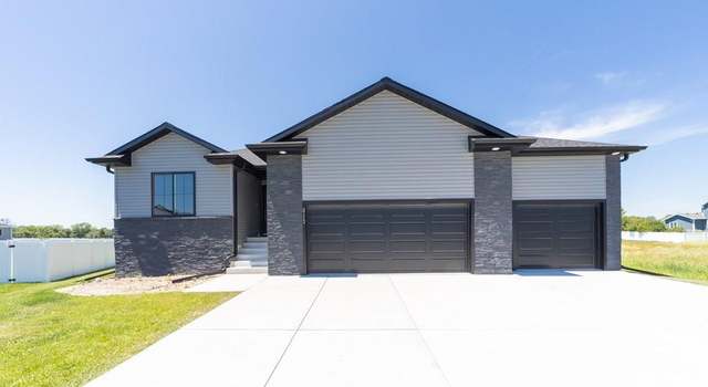 Photo of 2112 Pearl Pl, Grand Island, NE 68803