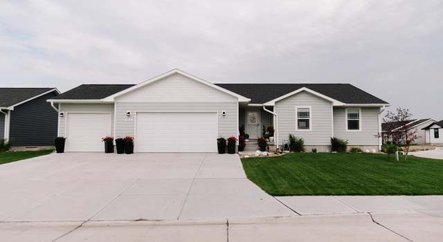 Photo of 539 S Little Bluestem Dr, Grand Island, NE 68803