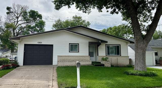 Photo of 1017 10th St, Aurora, NE 68818