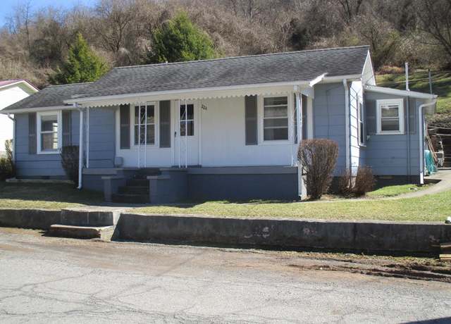 Property at 226 Buckeye St, Saltville, VA 24370, 3 beds, 1 bath