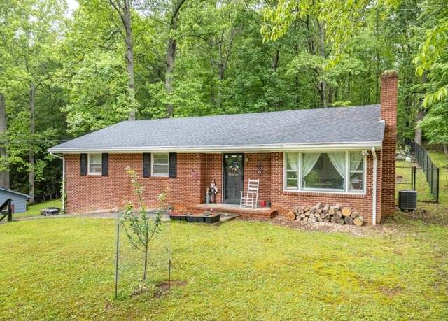Property at 809 Hickory Ln, Marion, VA 24354, 3 beds, 2 baths