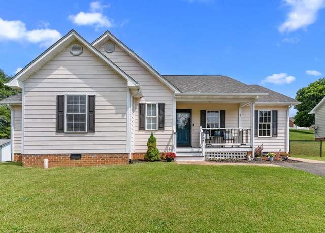Property at 104 Colonial Dr, Galax, VA 24333, 3 beds, 2 baths