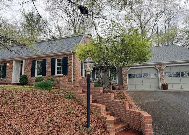 Property at 131 NE Hillside Dr, Abingdon, VA 24210, 3 beds, 3 baths