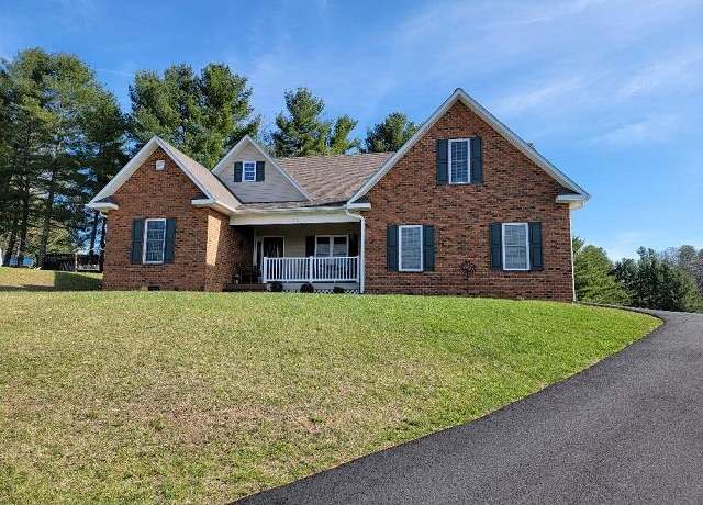 Property at 102 Carriage Dr, Galax, VA 24333, 3 beds, 2 baths
