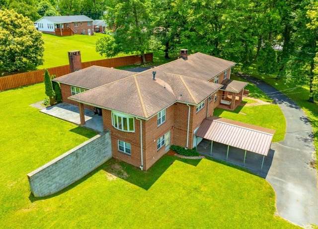 Property at 131 Copenhaver St, Marion, VA 24354, 6 beds, 3.5 baths