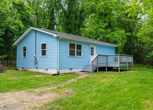 Property at 112 Garrett St, Galax, VA 24333, 3 beds, 1 bath