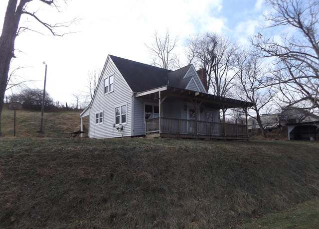 Property at 7414 Snake Creek Rd, Hillsville, VA 24343, 3 beds, 1.5 baths