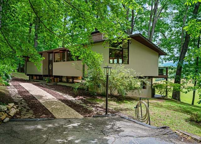 Property at 556 Sherwood Dr, Marion, VA 24354, 4 beds, 2 baths