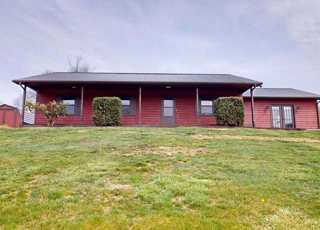Property at 1045 W Chilhowie St, Marion, VA 24370, 3 beds, 2 baths