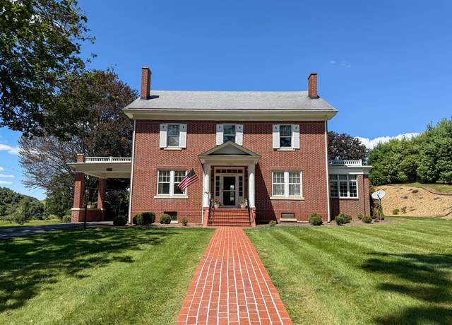 Property at 535 Jeffersonville St, Tazewell, VA 24651, 4 beds, 2.5 baths