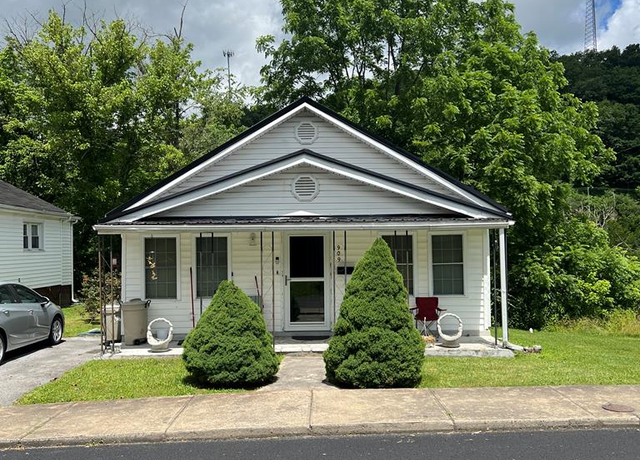 Property at 909 E 2nd St, Richlands, VA 24641, 2 beds, 1.5 baths