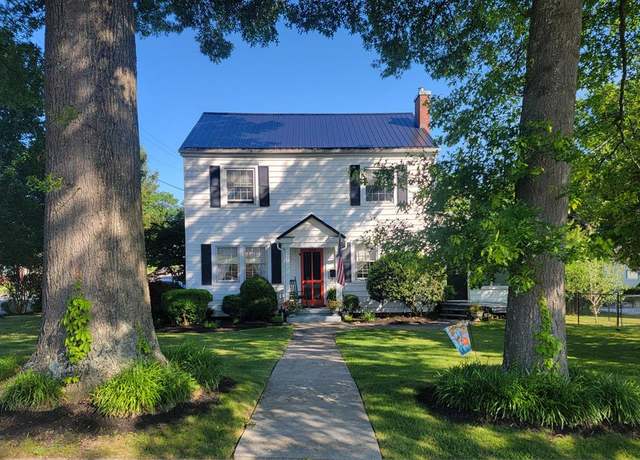 Property at 690 W Washigton St, Wytheville, VA 24382, 4 beds, 2.5 baths