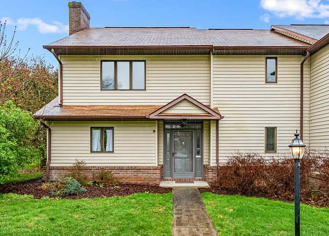 Property at 255 E Washington St, Wytheville, VA 24382, 4 beds, 2.5 baths