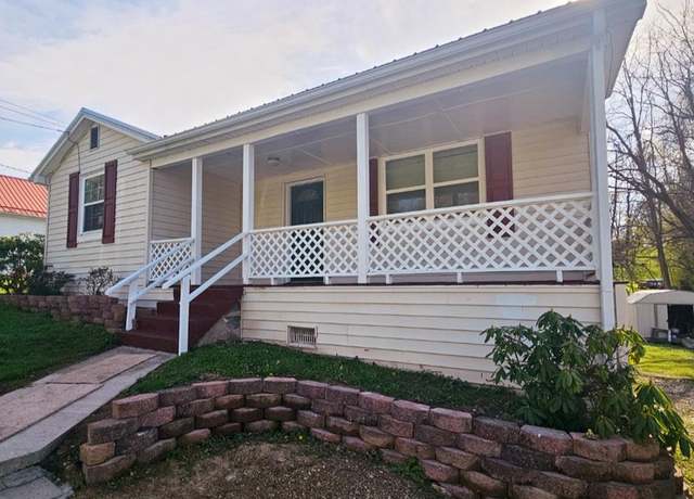 Property at 650 S Iron St, Marion, VA 24354, 3 beds, 1 bath