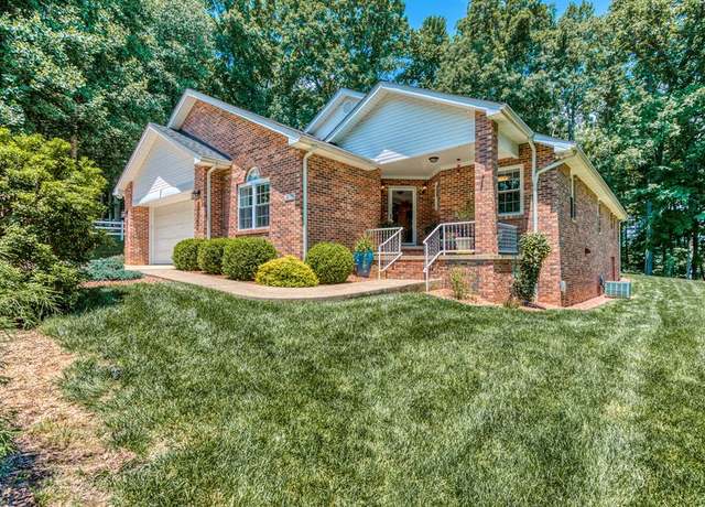 Property at 26780 Preston Place Dr, Abingdon, VA 24211, 4 beds, 2.5 baths