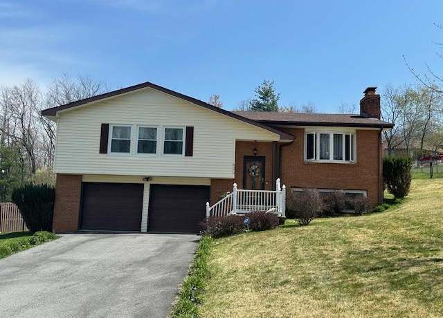 Property at 625 Robin St, Bluefield, VA 24605, 3 beds, 2.5 baths