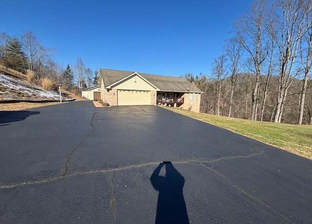 Property at 22877 Welcome Ln, Abingdon, VA 24211, 2 beds, 3.5 baths