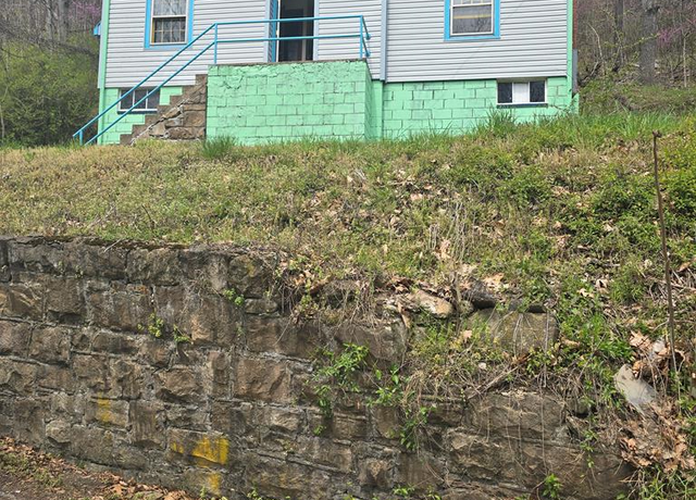 Property at 408 Fairview St, Mullens, WV 25882, 3 beds, 1.5 baths