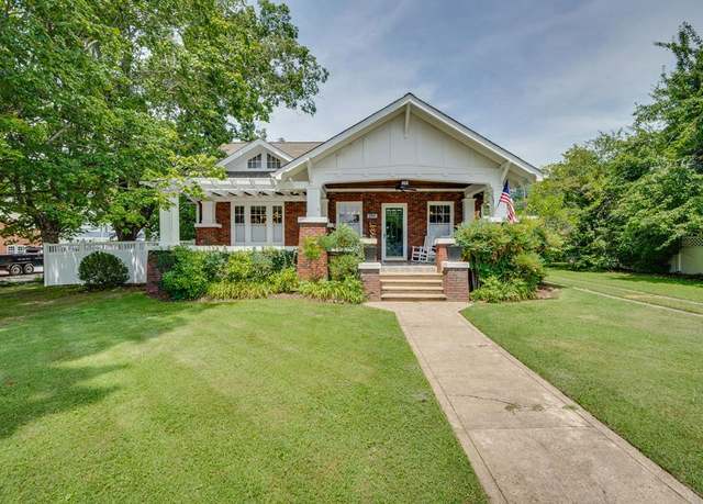 Property at 103 E Laurel Ave, Damascus, VA 24236, 4 beds, 3 baths