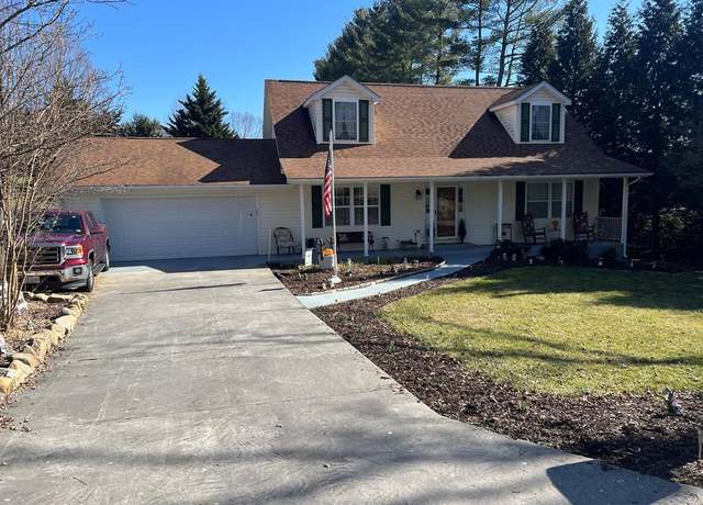 Property at 264 N Church St, Abingdon, VA 24210, 3 beds, 2.5 baths