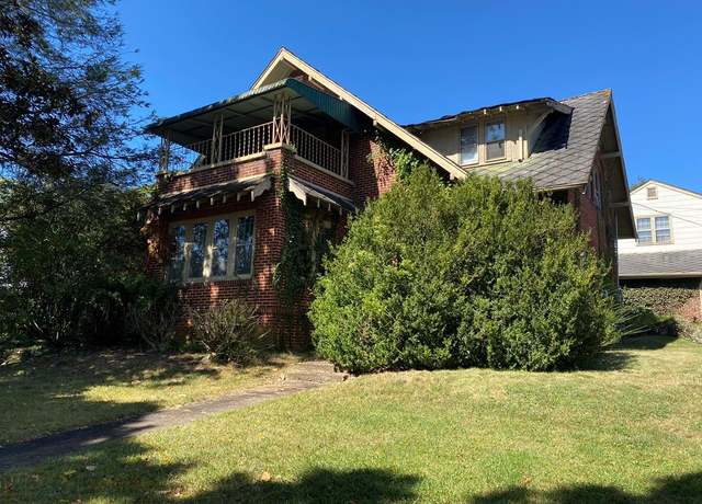 Property at 117 W Valley St, Abingdon, VA 24210, 4 beds, 1.5 baths