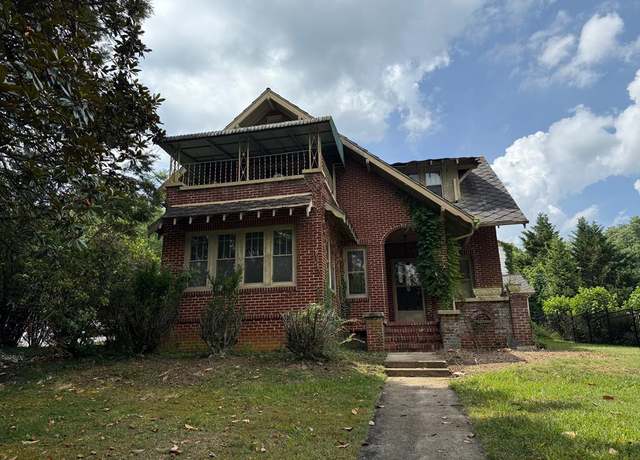 Property at 117 W Valley St, Abingdon, VA 24210, 4 beds, 1.5 baths