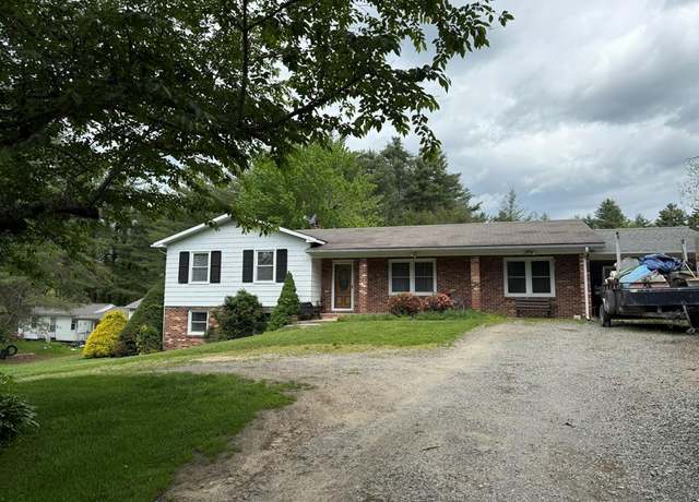 Property at 103 Grand Oaks Ln, Independence, VA 24348, 4 beds, 3 baths