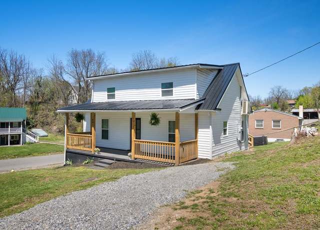 Property at 601 NE 4th St, Pulaski, VA 24301, 4 beds, 3 baths