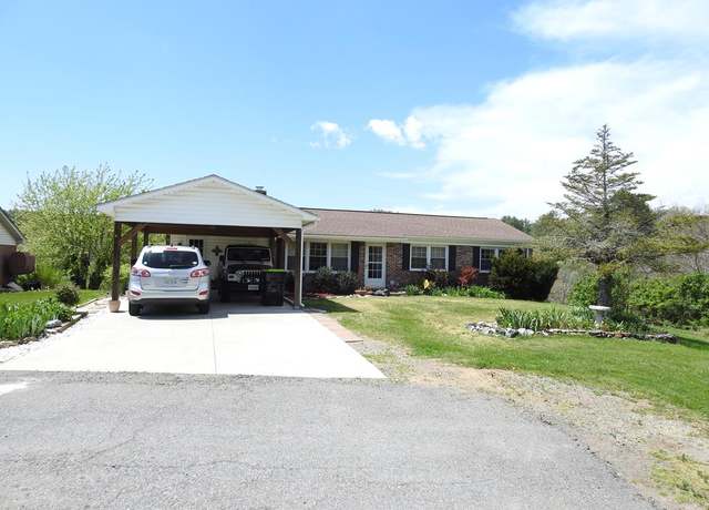 Property at 412 Colonial Ave, Independence, VA 24348, 3 beds, 1.5 baths