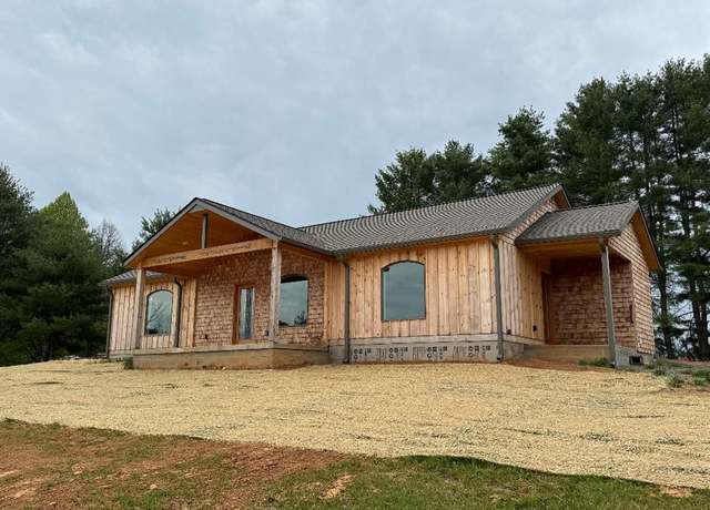 Property at 154 Davis Ave, Hillsville, VA 24343, 2 beds, 2 baths