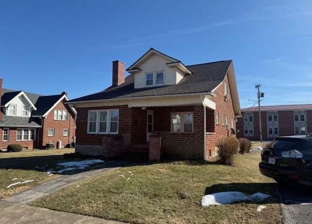 Property at 305 W Washington St, Galax, VA 24333, 3 beds, 2 baths