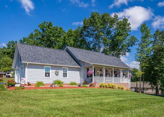 Property at 179 Commonwealth Rd, Galax, VA 24333, 3 beds, 2.5 baths