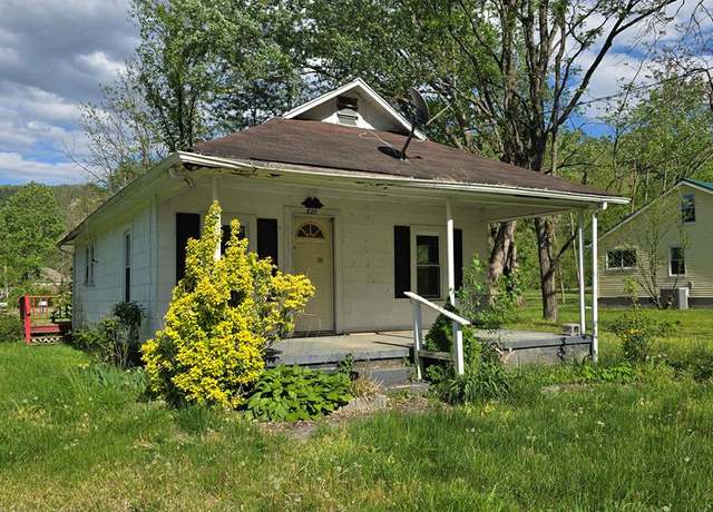 Property at 820 S Beaverdam Ave, Damascus, VA 24236, 1 bed, 1 bath