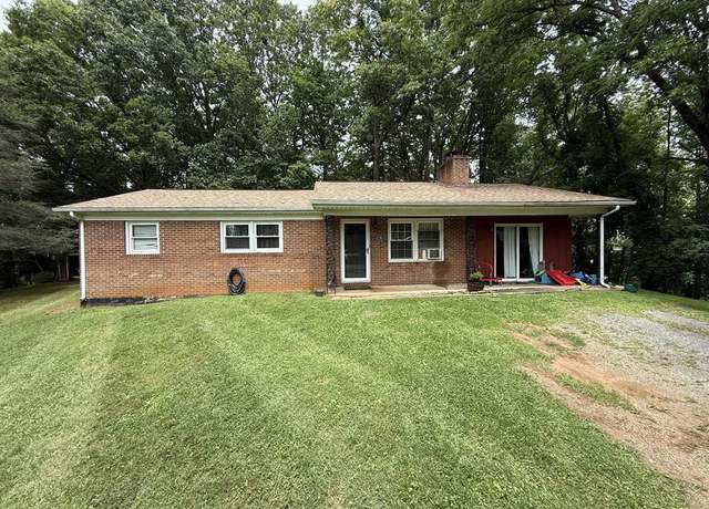 Property at 211 Stanley Dr, Galax, VA 24333, 3 beds, 1.5 baths