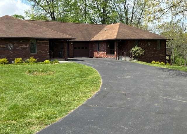 Property at 319 Bogey Dr, Abingdon, VA 24211, 4 beds, 2 baths