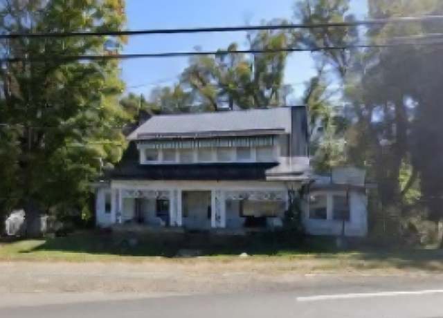 Property at 204 W Main St, Independence, VA 24348, 4 beds, 2 baths