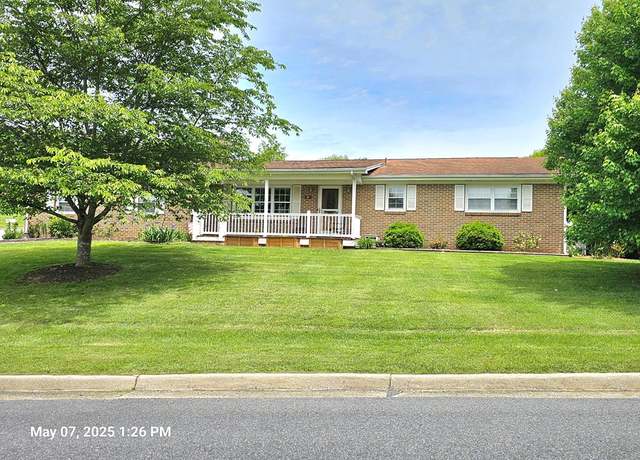 Property at 523 Gordon Ave, Marion, VA 24354, 3 beds, 2.5 baths