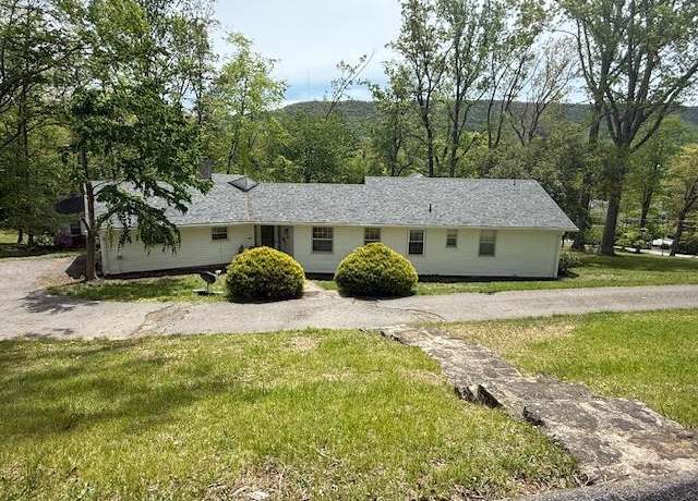 Property at 908 Groveland Dr, Bluefield, WV 24701, 4 beds, 2.5 baths