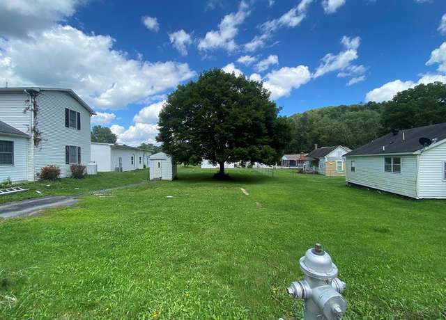 Property at 131 Clinchview St #1, North Tazewell, VA 24630