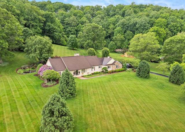 Property at 160 Fairway Dr, Abingdon, VA 24210, 4 beds, 4 baths