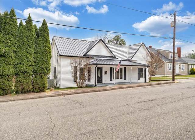 Property at 107 Parkwood Dr, Galax, VA 24333, 3 beds, 2 baths