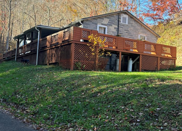 Property at 596 Rocky Hollow Rd, Cedar Bluff, VA 24609, 4 beds, 2 baths