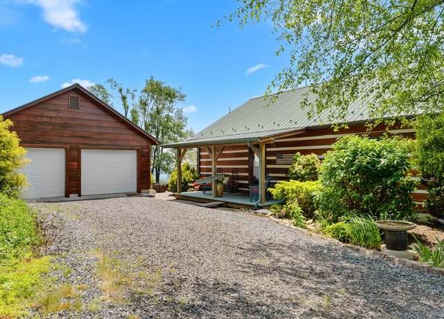 Property at 30 Balenmoor Ridge Ln, Fancy Gap, VA 24328, 3 beds, 2.5 baths