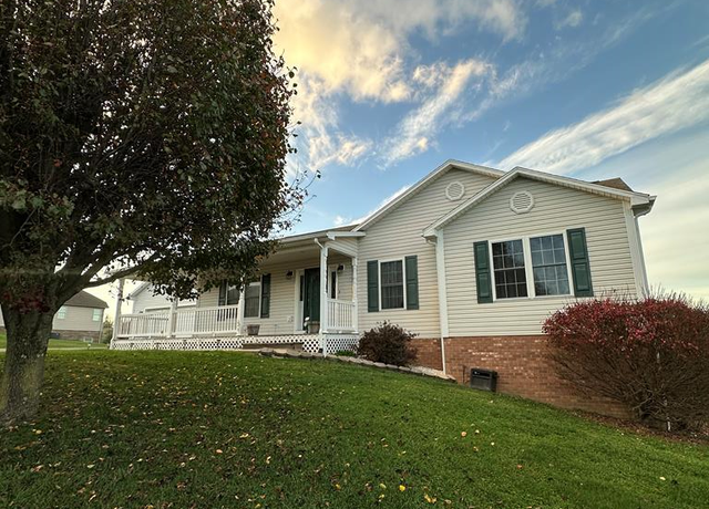 Property at 429 Stonebrook Dr, Galax, VA 24333, 4 beds, 3 baths