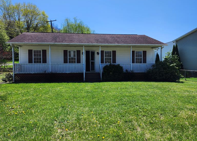 Property at 130 Veterans Dr, Richlands, VA 24641, 3 beds, 2 baths