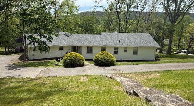 Photo of 908 Groveland Dr, Bluefield, WV 24701