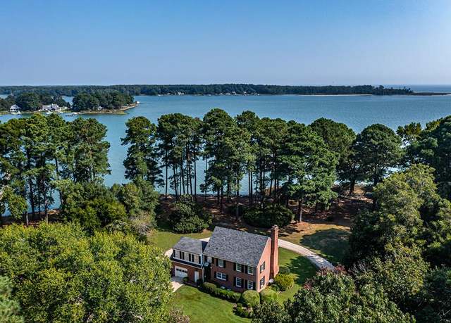 Property at 1367 Kent Point Rd, Kilmarnock, VA 22482, 3 beds, 2.5 baths
