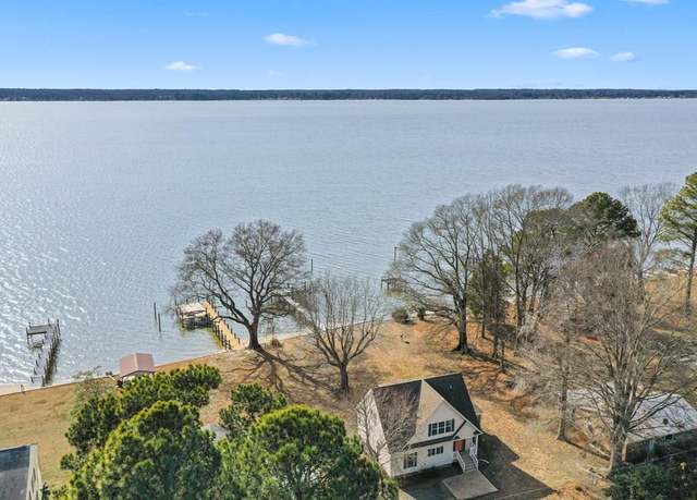 Property at 167 Headley Ln, Warsaw, VA 22572, 3 beds, 2.5 baths